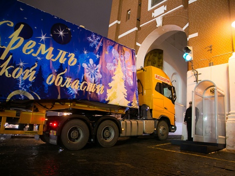  Главную елку Кремля доставит Volvo FH16
