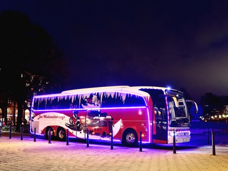 Mercedes показал рождественский Travego